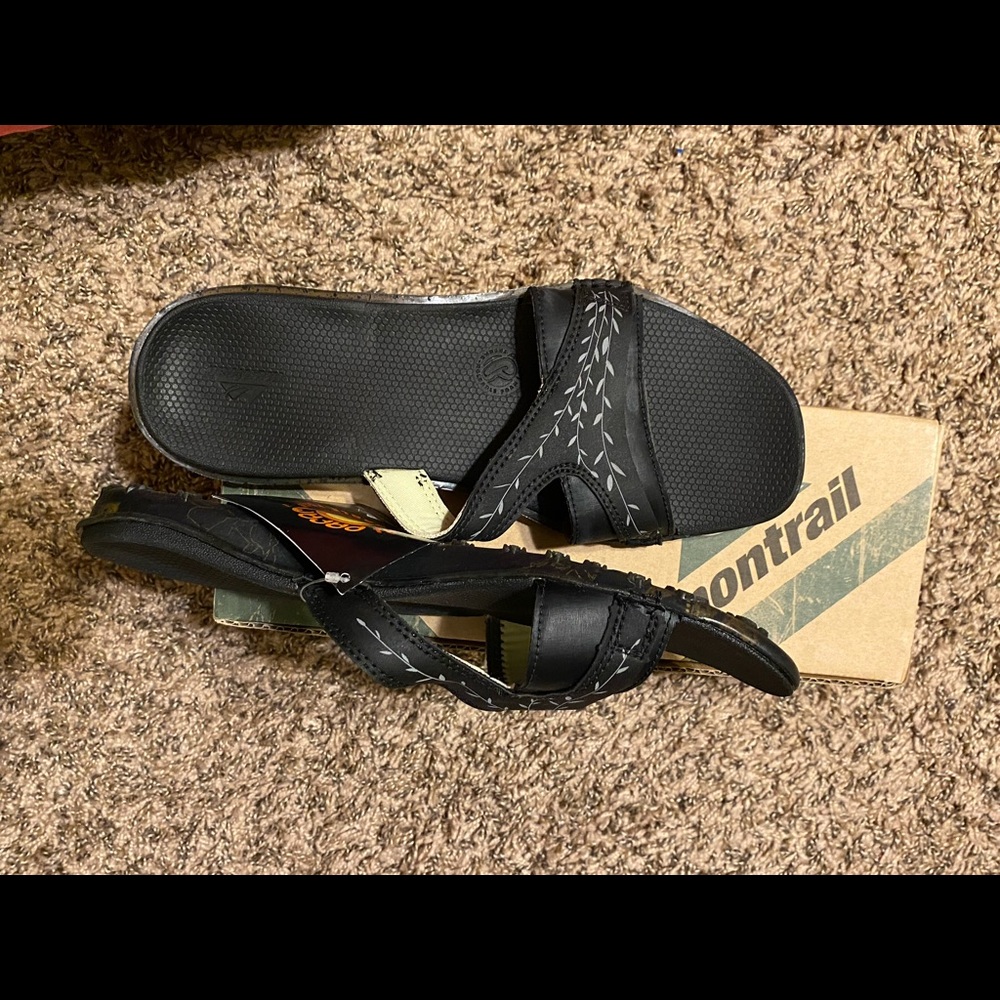 Brand new in box. Montrail flip flop.